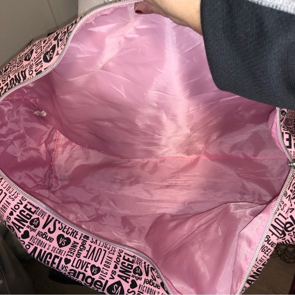 Victoria’s Secret ladies overnight bag - Picture 6 of 6